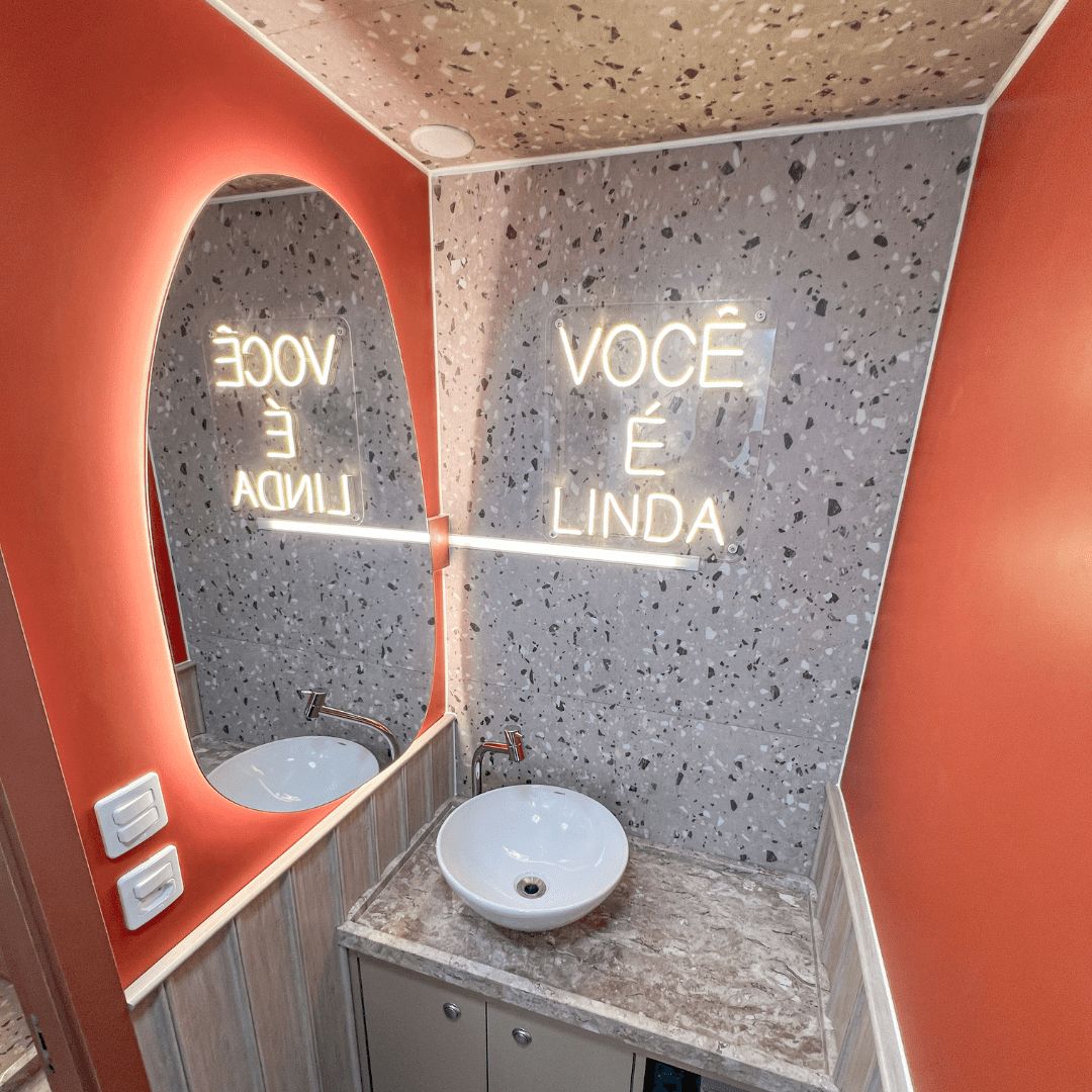 Salão de beleza móvel da London Cosméticos SC