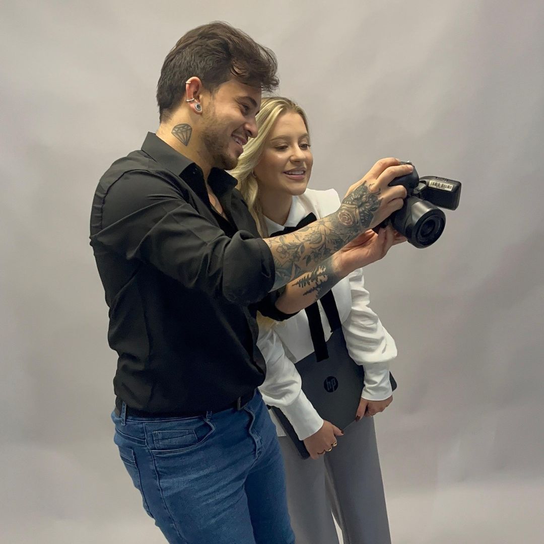 Sessão fotográfica do Dia das Mulheres na D'Lima Cosméticos